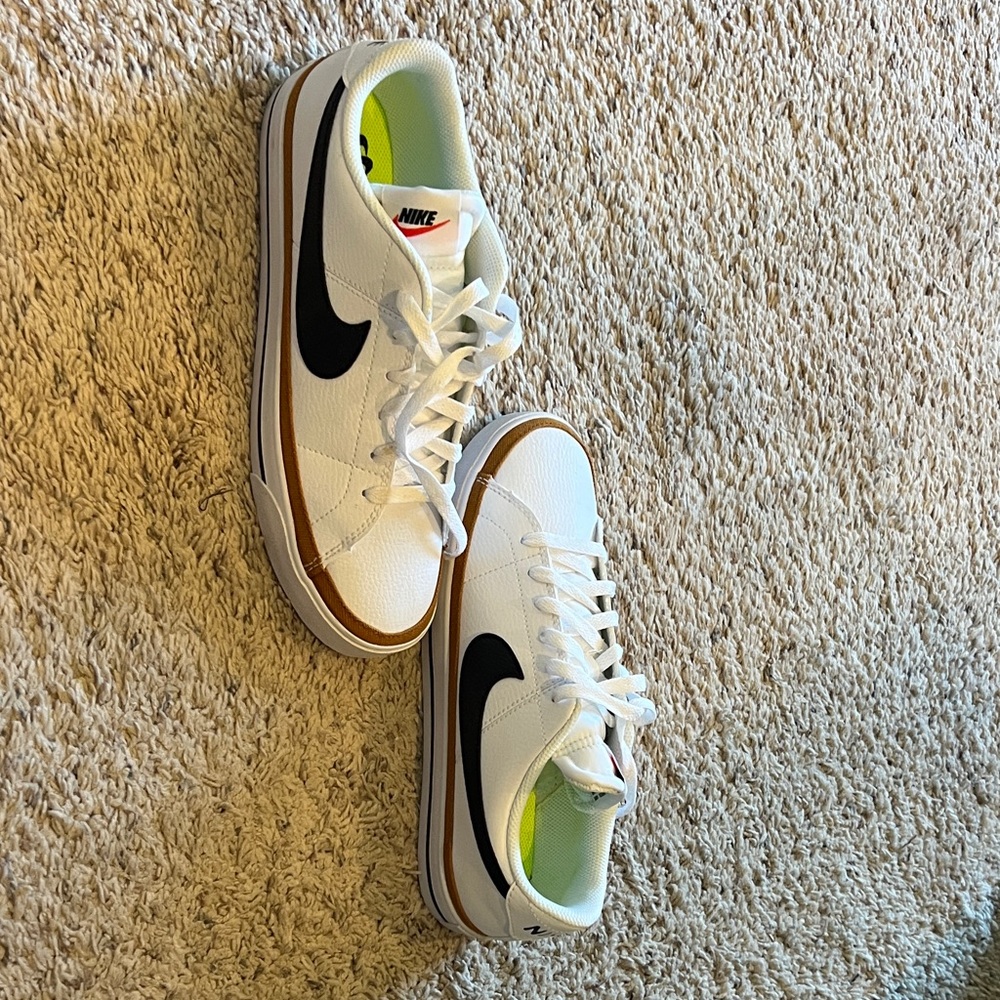 Women’s 9.5 Nikes